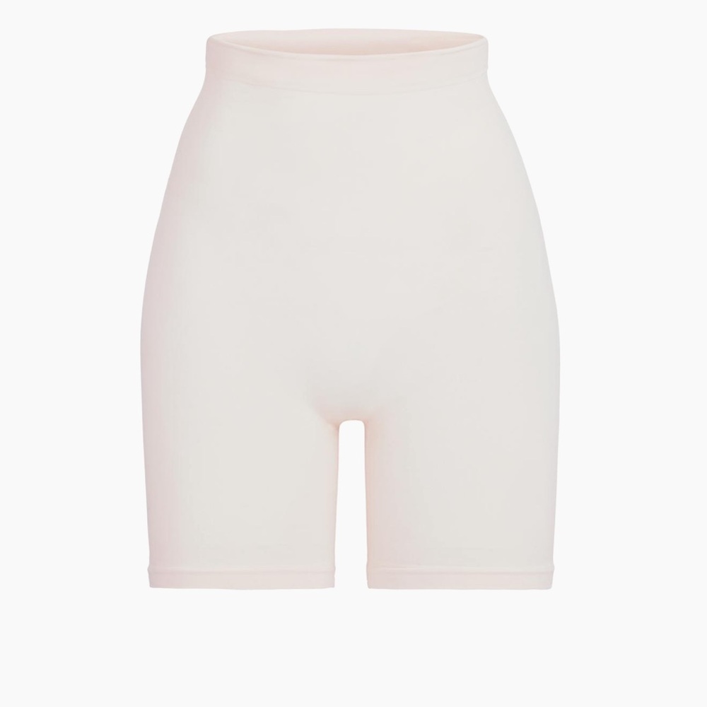 SKIMS Seamless Sculpt Mid-Thigh Shorts in Sand size Large